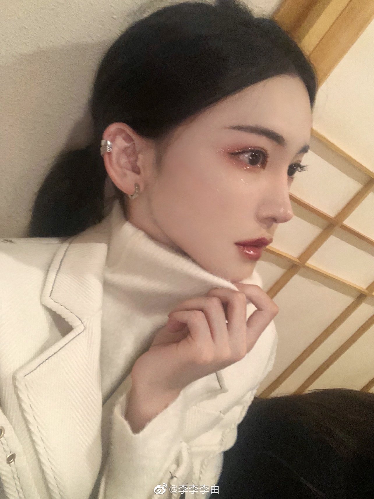 李由最近算是又了一把,作为女装大佬的她,真的让很多女生都自愧不如.