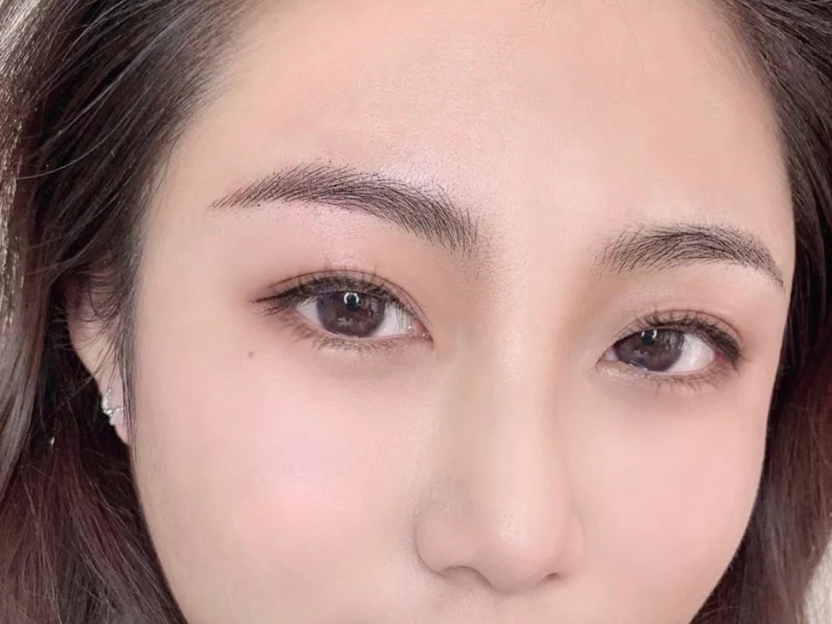 做了半永久纹眉眉型很喜欢我现在这个妆容很喜欢天天很省事起床洗漱完