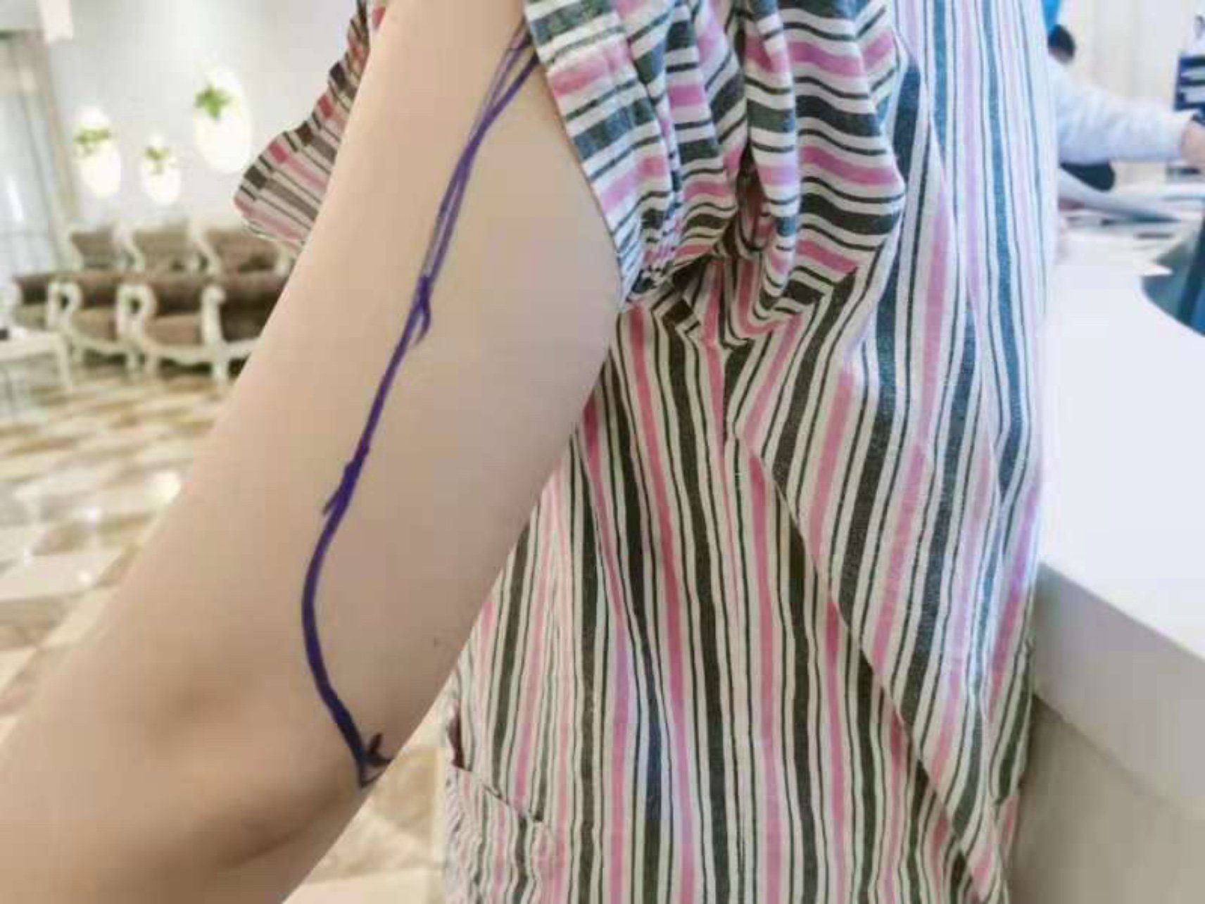 自从生了两个小孩子之后,身材就越来越没有形态了,水桶腰 大象腿
