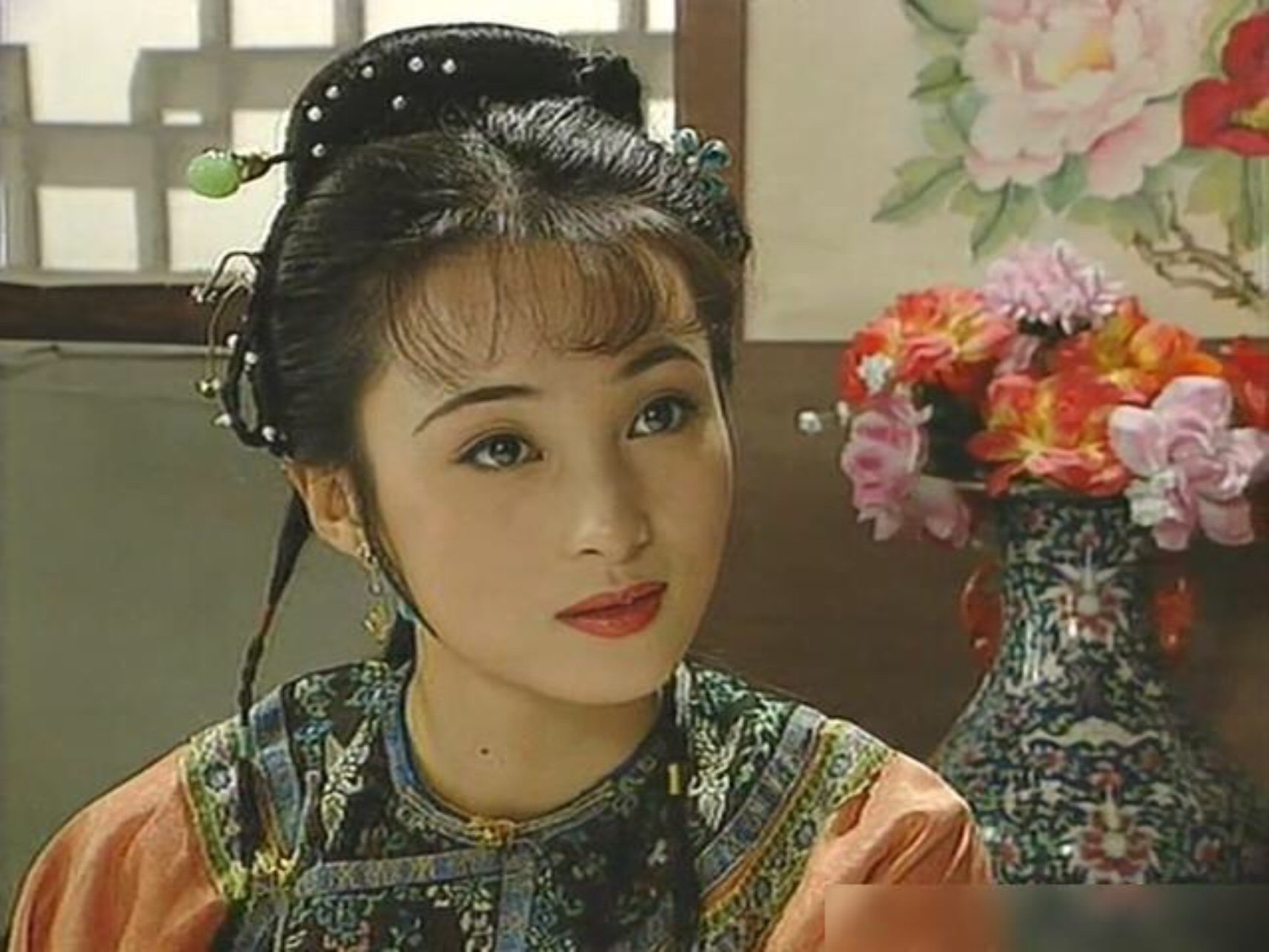 蒋勤勤年轻时可是很多人的童年女神,更被誉为"内地第一古装美女",一向