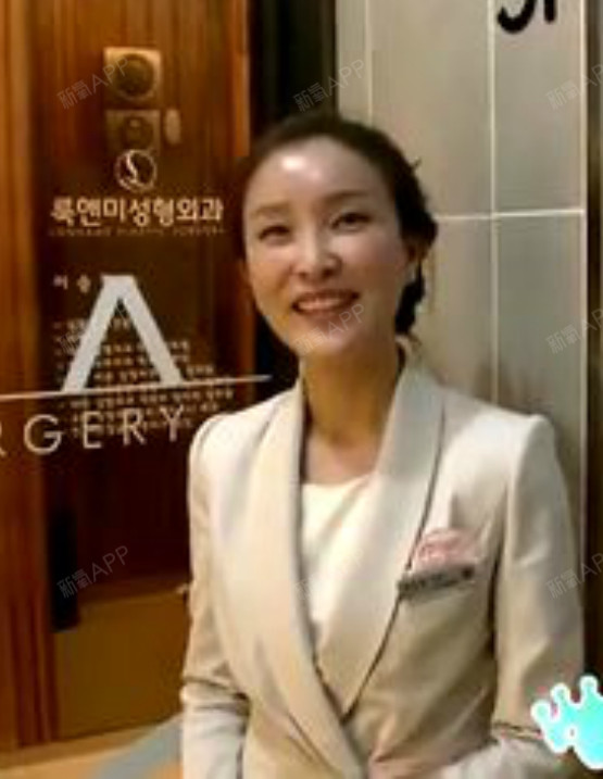 港口区HLumenisclinic美容外科碳粉激光爆破黑