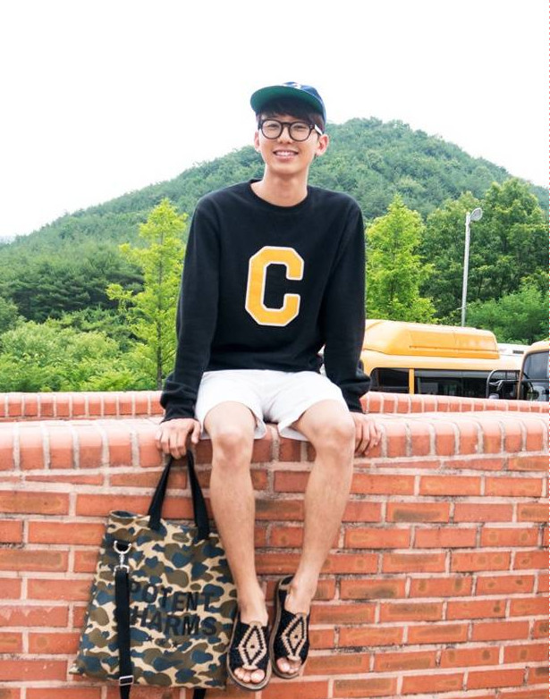 韩国男大学生最近流行这样穿!基本上分两类,hiphop风图片
