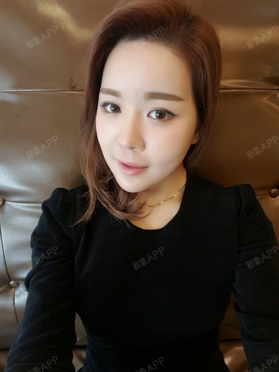 但是却不是瓜子脸,下巴没有瓜子脸那么尖,有点圆润是什么脸型