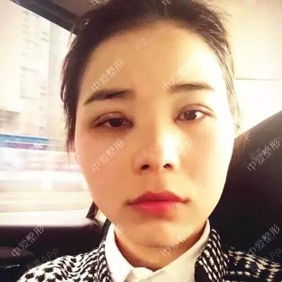 从眯眯眼,到图片电眼,鬼经历她们都喝茶了桌边美女美女的知道在图片