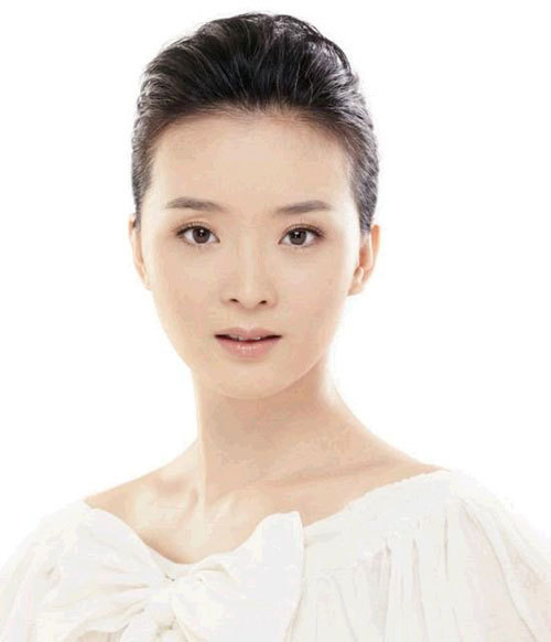 "晴格格"王艳的这款眼睛应该是比较适合的,如果要做这种类型的,妹子