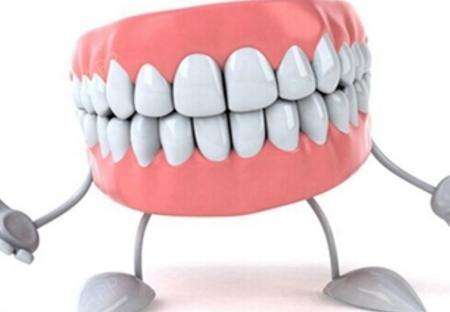 有人总是感觉自己的牙齿黄黄的,很多人想到可