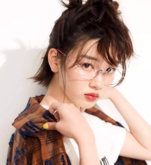 大饼脸侧脸是怎样的,小仙女过年吃不胖的秘诀