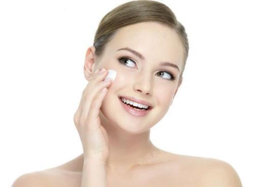 果酸活肤治疗是一种浅层的化学换肤手段。它主