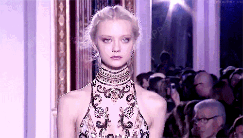 前两天我们说了俄罗斯的老年模特们,她们虽_圈子-新氧