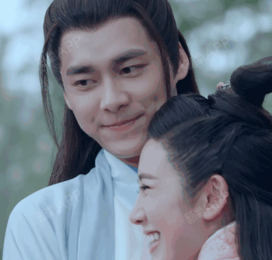 峰峰也是酒窝界广告知名代言人