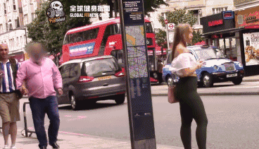 但粉衣大叔倒是毫不客气,上去就是一巴掌