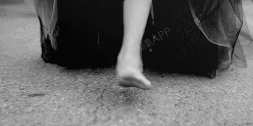 据说每个女生的脚后跟都有一部血泪史:新买_圈子-新氧