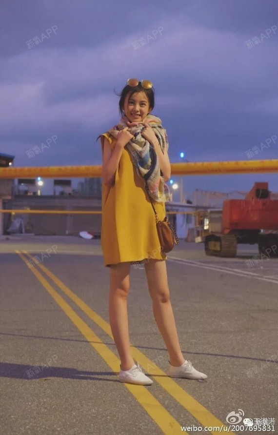 一个是花400万整形成瘾的美女,一年必来一台大