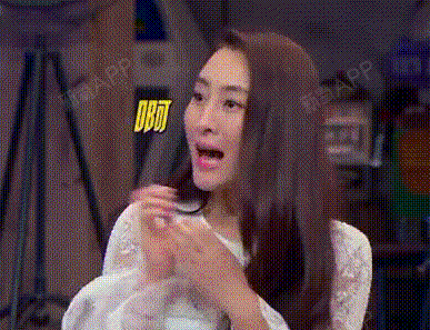 再也不敢挤乳沟了!胸都被切了!