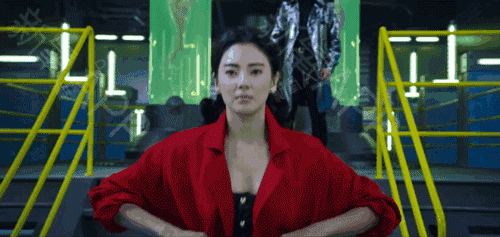 再也不敢挤乳沟了!胸都被切了!