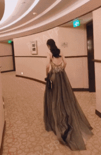 夏夏被撞衫喜哥破音健身博主露臀自嗨…这届_圈子