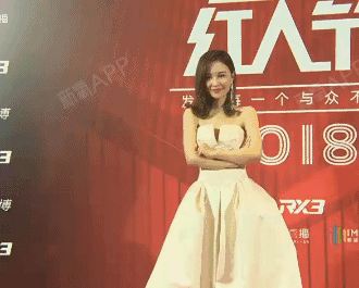 夏夏被撞衫喜哥破音健身博主露臀自嗨…这届_圈子