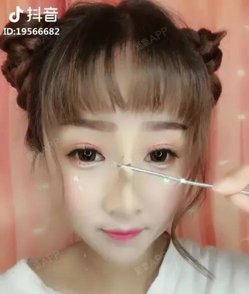 在遍地是美妆博主的抖音,想要光凭借一个Z字眉