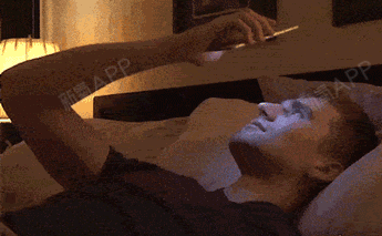 千万不要躺在床上玩手机      刚做了隆鼻手术      不敢出门,很