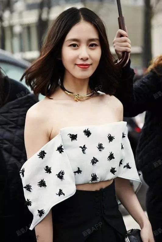 今年流行的女神一字肩,怎么穿才会很好看?