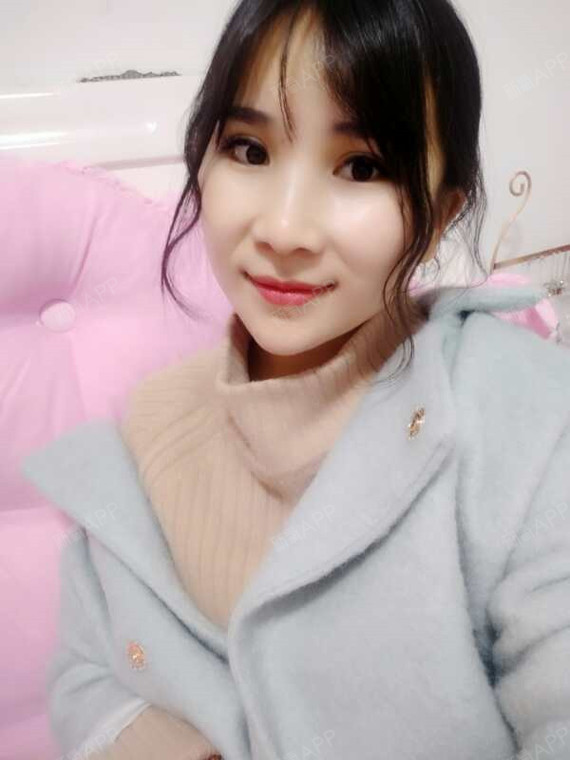 喜欢自拍的女孩子多数都是长得漂亮的,没说错,我现在也喜欢