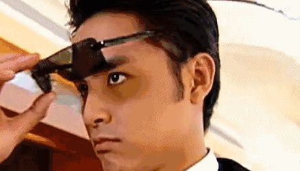 眼神杀也是必须的,该撩的时候撩.