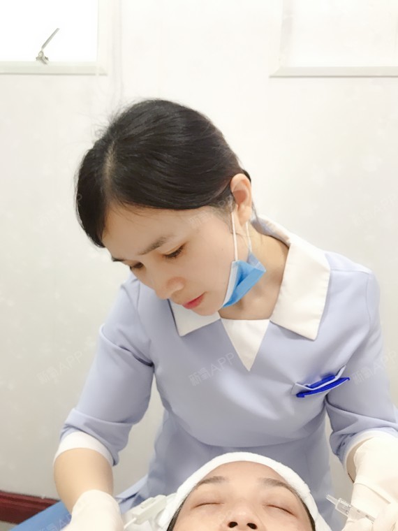 泉州海峡美容师的工作日常,我的认真脸.