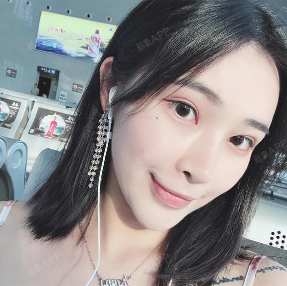 【鼻综合】【狂欢盛夏】【耳软骨 硅胶隆鼻】正统韩式小翘鼻》更多
