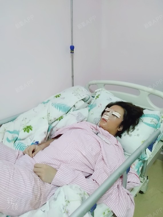 术后第一天卧床休息,现在精神状态好很多了,艺美的床和家里一样舒服一