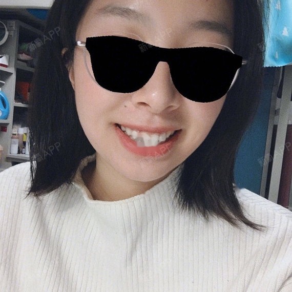 大家好,我叫姚姚,20岁,是湖南岳阳人,在北京对衣服女打架扒初中生图片