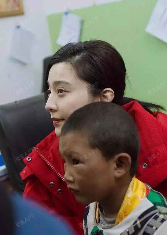 范冰冰被爆为改命整容削鼻子,患病卧床又喷一地鼻血,还能再惨点吗?