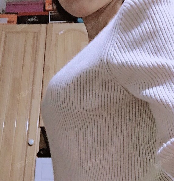 她无胸,最后是怎样做到昂首挺胸