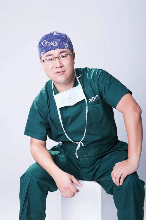 成都双眼皮医院医生推荐 公立 华西医院眼科 推荐医生:郭祥文,郭波