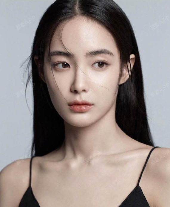 早就过时了,现如今最流行的是耐看,耐看脸才是标准的美人胚子,老了也