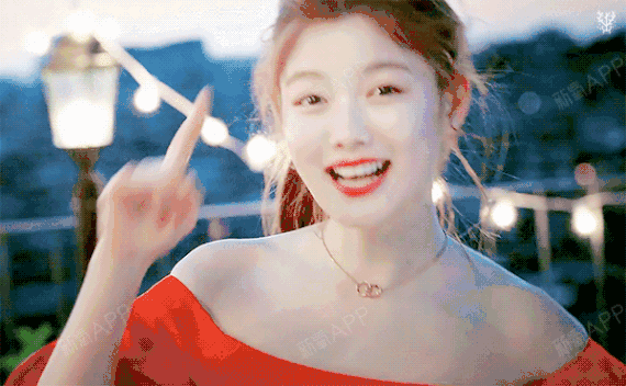 爱笑的女孩子运气都不会太差,愿那头有着你深爱的人,笑眼里无时无刻都