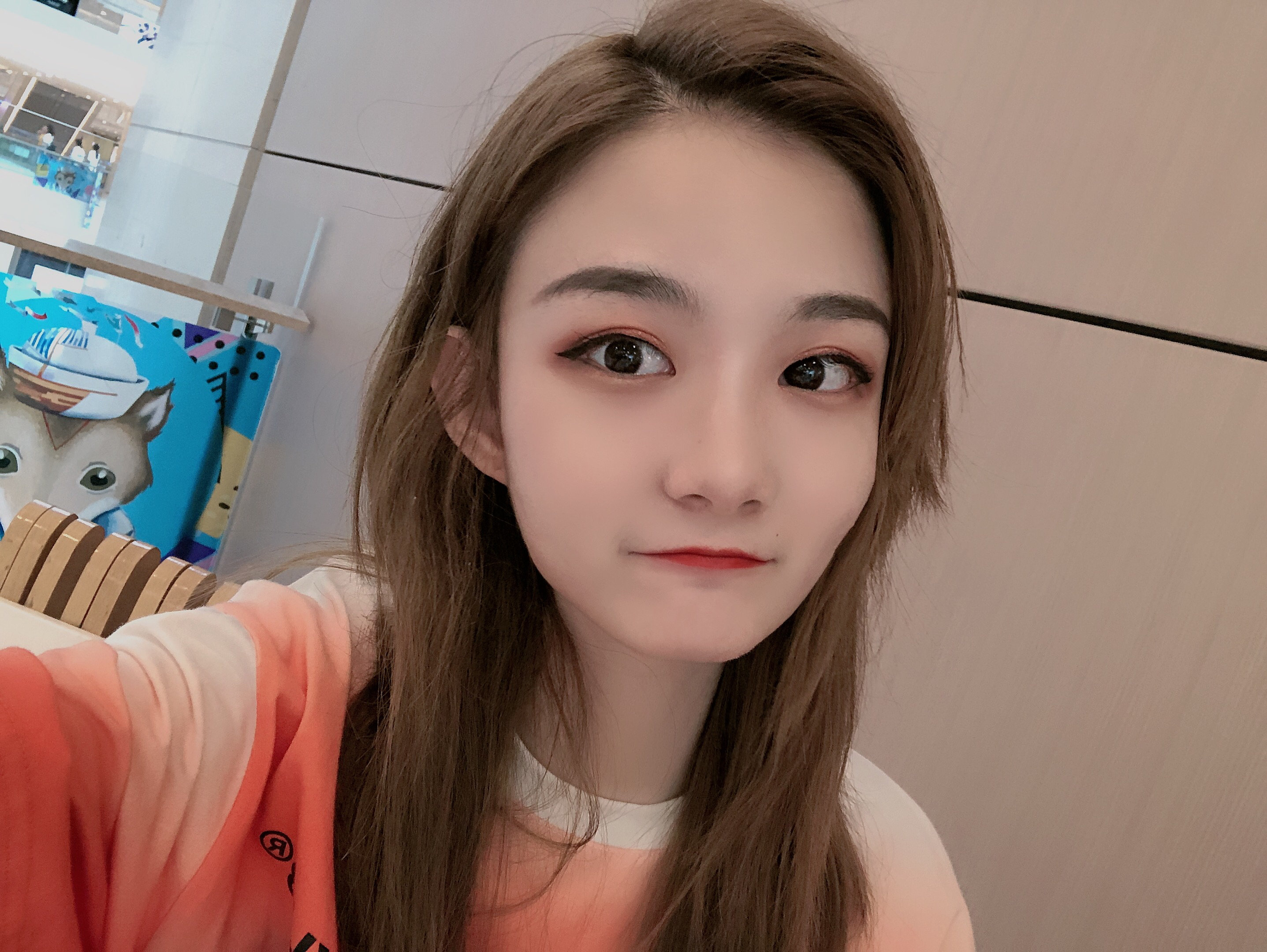 鼻子做了三个月,头发也长长了不少,考虑要不要去剪短,请问女生扎头发