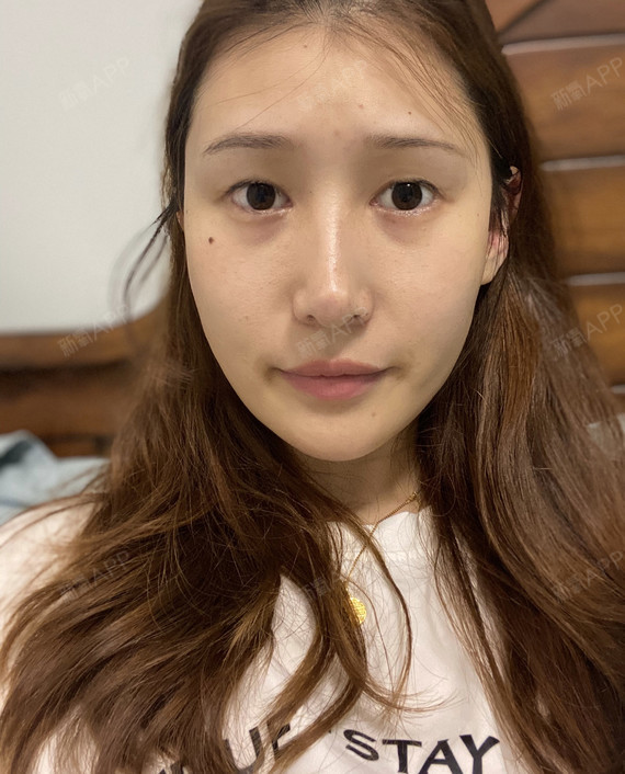 广东人有句话是:眼大无神,鼻大吸尘.