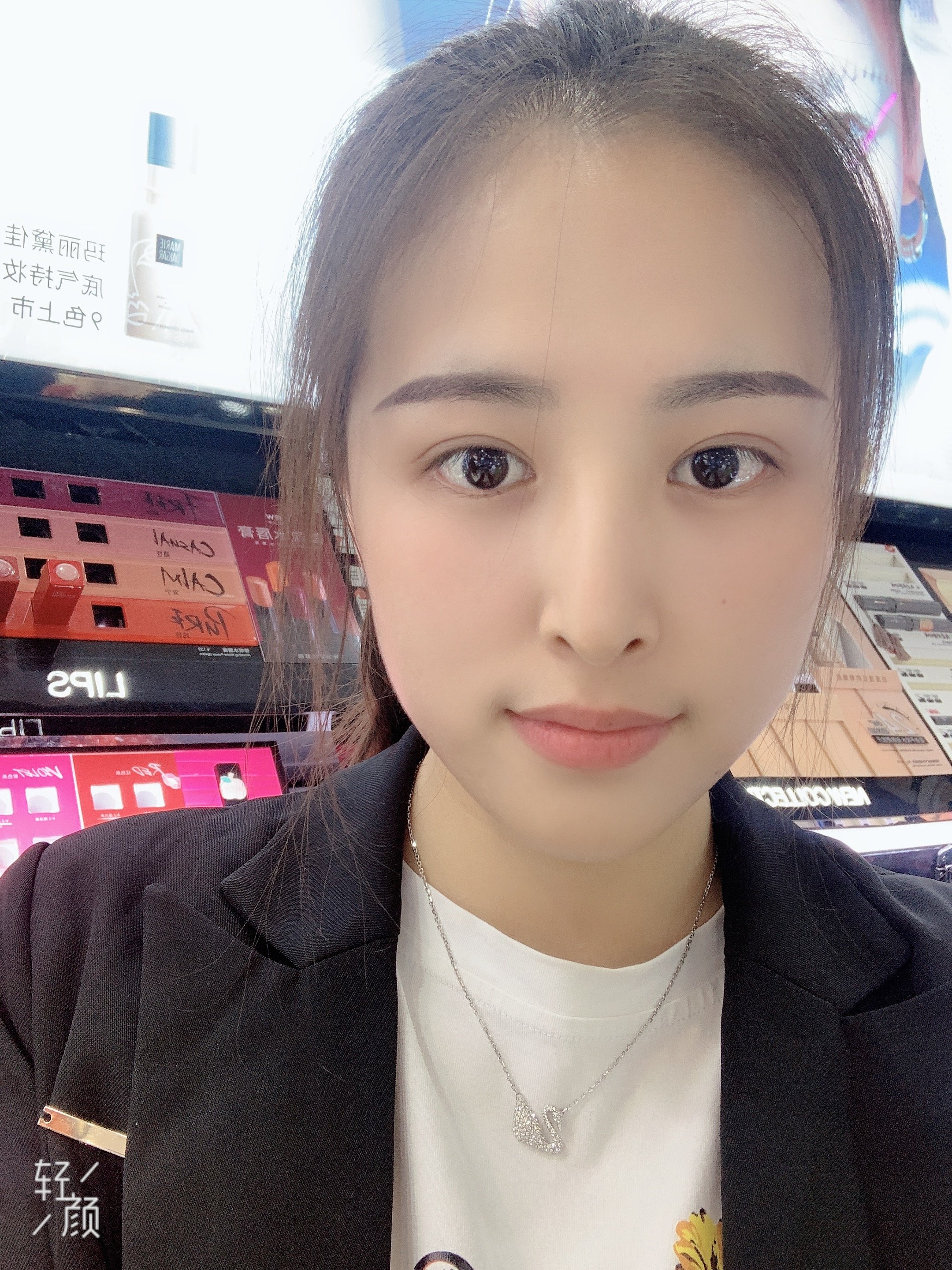 单眼皮 眼皮松弛下垂不够紧致,眼睛看起来无神