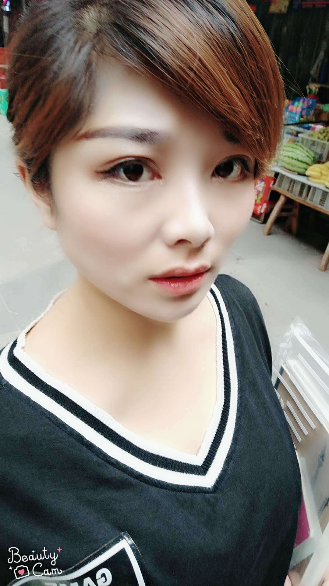 我发现啊,虽然胸被衣服遮住看不见,但是如果胸下垂