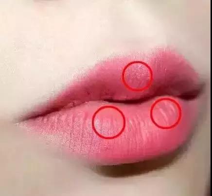 有的男人会认为,女人的胸最性感然而,却有很多