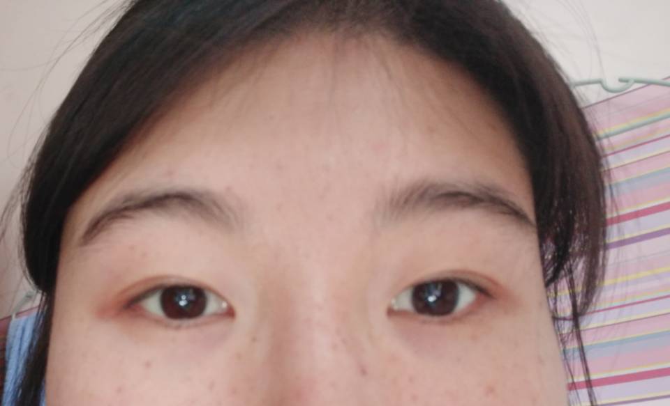 不知道属于宽眼距还是窄眼距啊,不过因为近视好多年没有好好看过自己