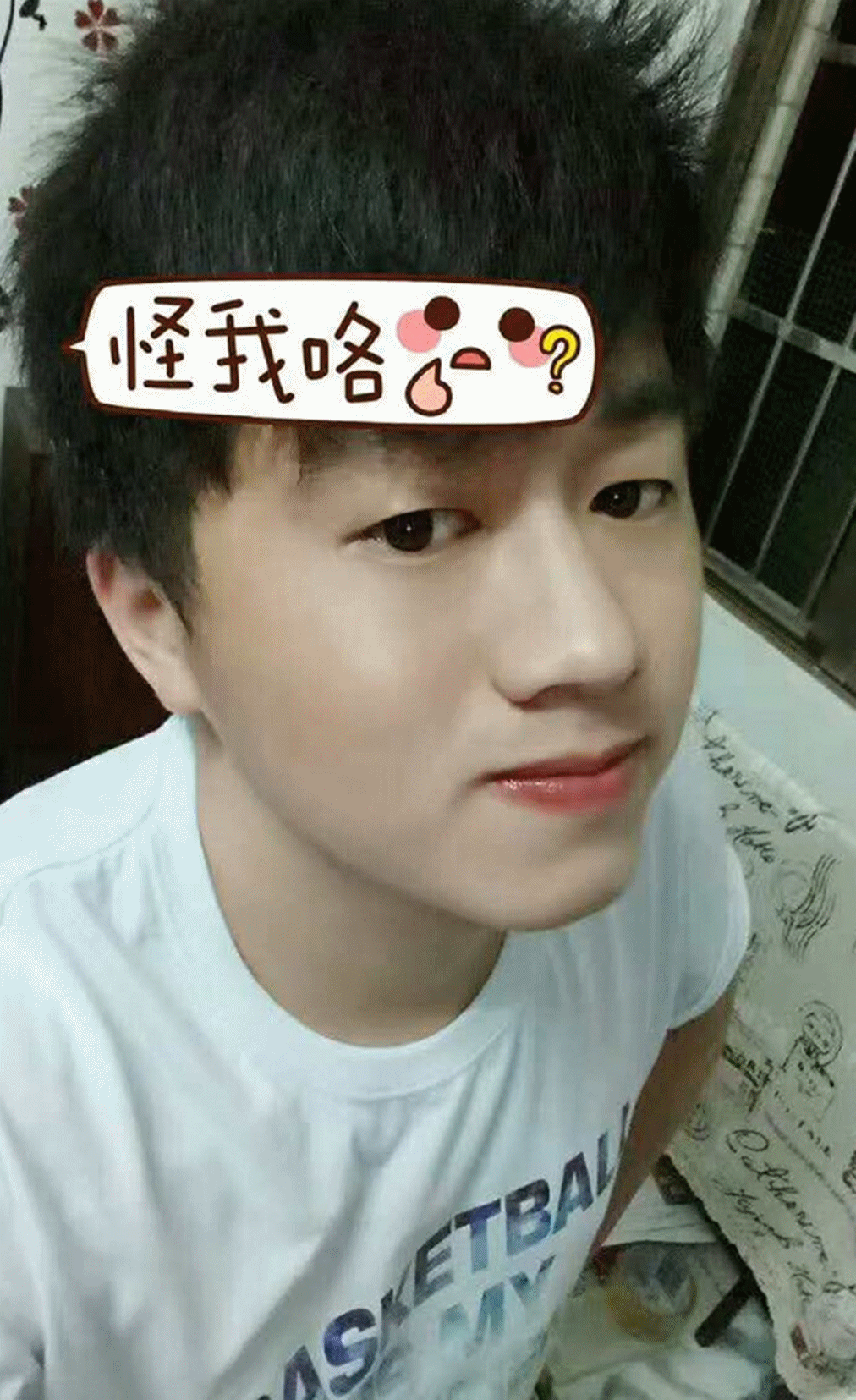 明明单眼皮的明星并不少,但单眼皮的男神远比女神多,比如刘昊然,黄轩