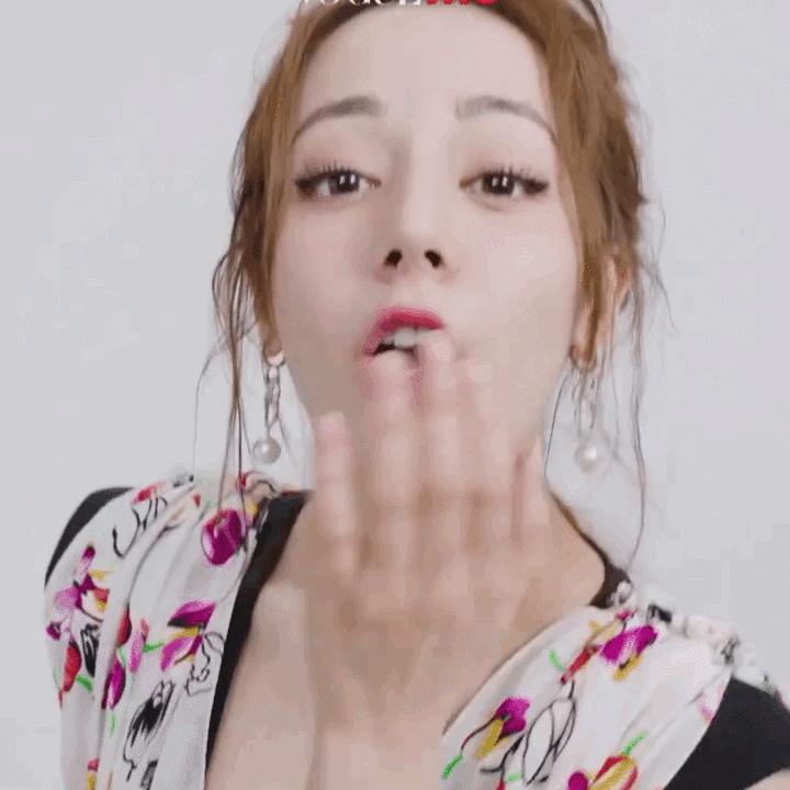 总说男生或大叔油腻,你们有见过女生油腻起来是什么样子吗?