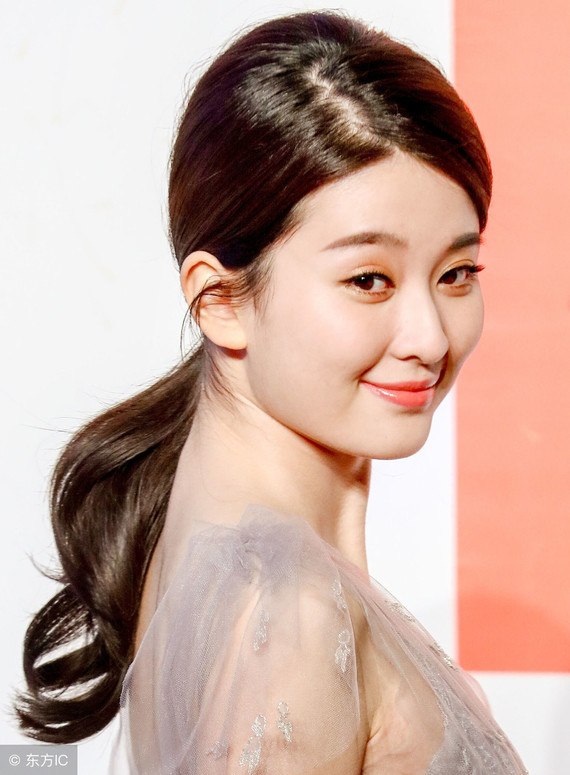 2019年变美女星排行榜第二位------就是乔欣了.