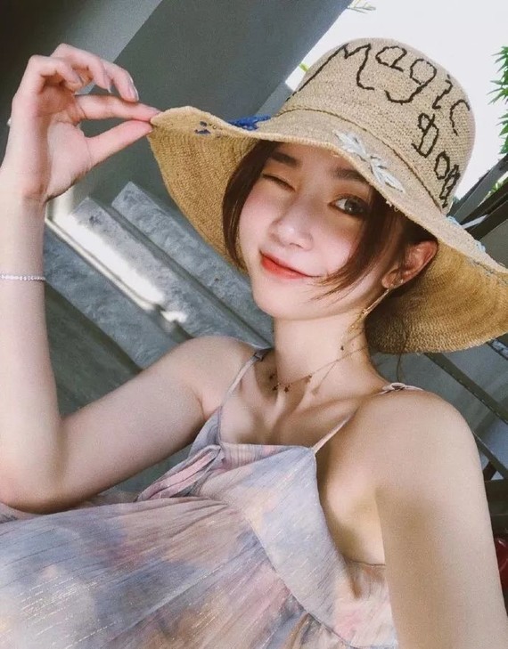 美少女们晚上好～常看挖酱文章的美少女都知道,张大奕