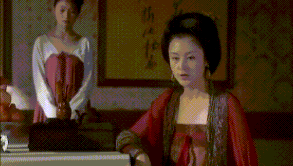 周迅饰演的少女太平,即便很欢快,也不会出现表情失控,是一种