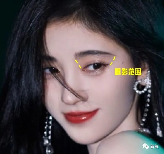 鞠学第一弹|靠一个倒三角眼妆再次美出圈,鞠婧祎的美商你得服收录于