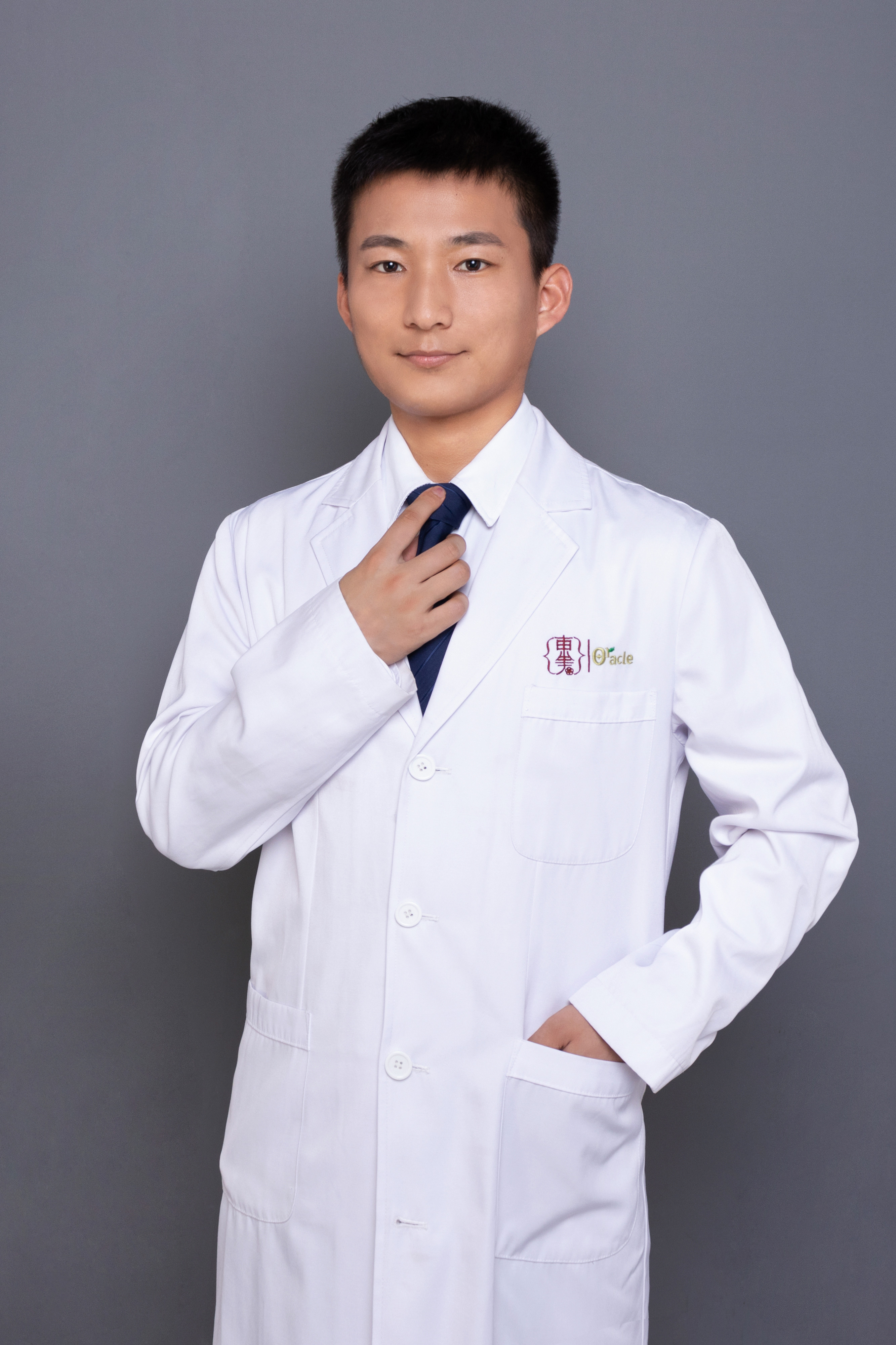 0 案例 8568 咨询排行 咨询医生 关注 刘黎明医生 擅长: 胸部整形