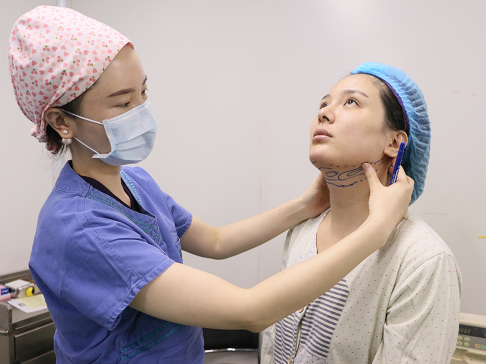 术后缝合包扎,外敷纱布加压包扎. 5.半小时