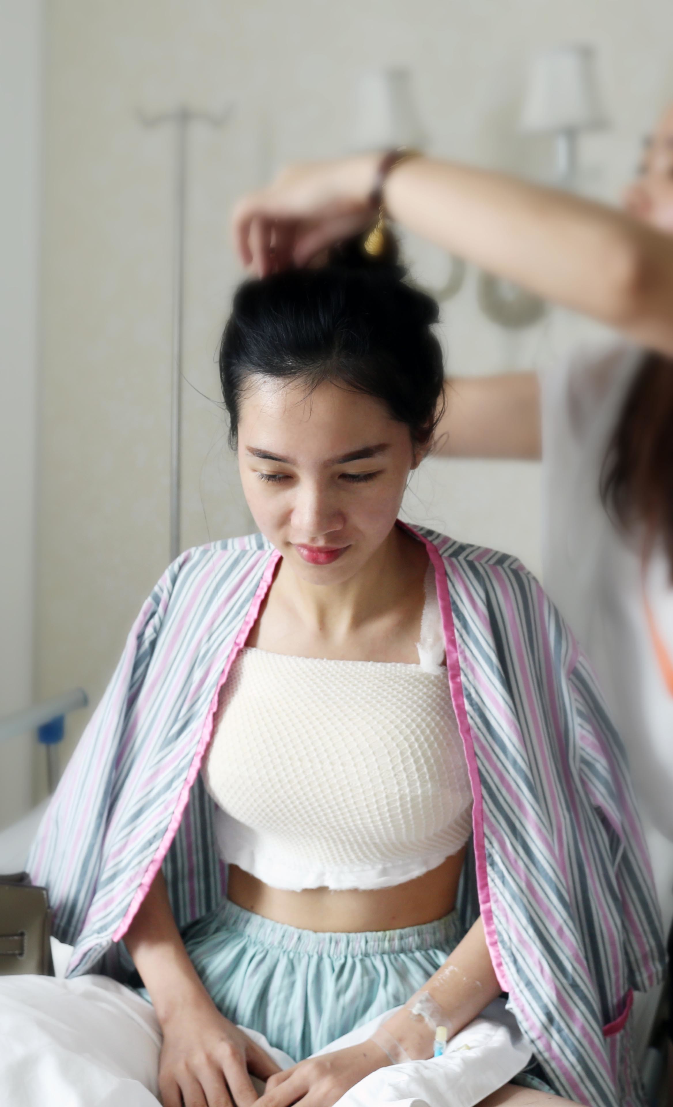 非接触式快速假体植入,逐点剥离,能够更好保护乳腺,血管神经,在隆胸